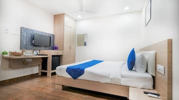 Deluxe Double Room | In-room safe, desk, free WiFi, bed sheets