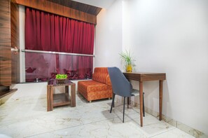 Deluxe Double Room | In-room safe, desk, free WiFi, bed sheets