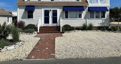 Beautiful views of sunsets over the bay and walking distance to the beach.