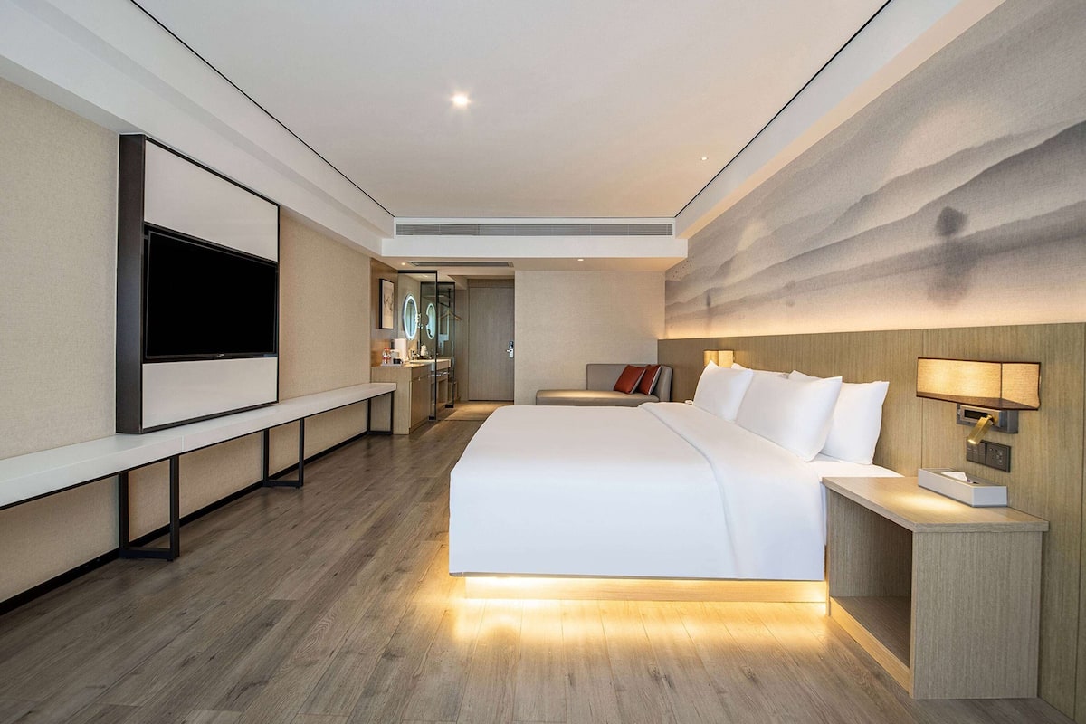 Tea Art Room, 1 King Bed, Zero Pressure Mattress, Non-Smoking | Escrivaninha