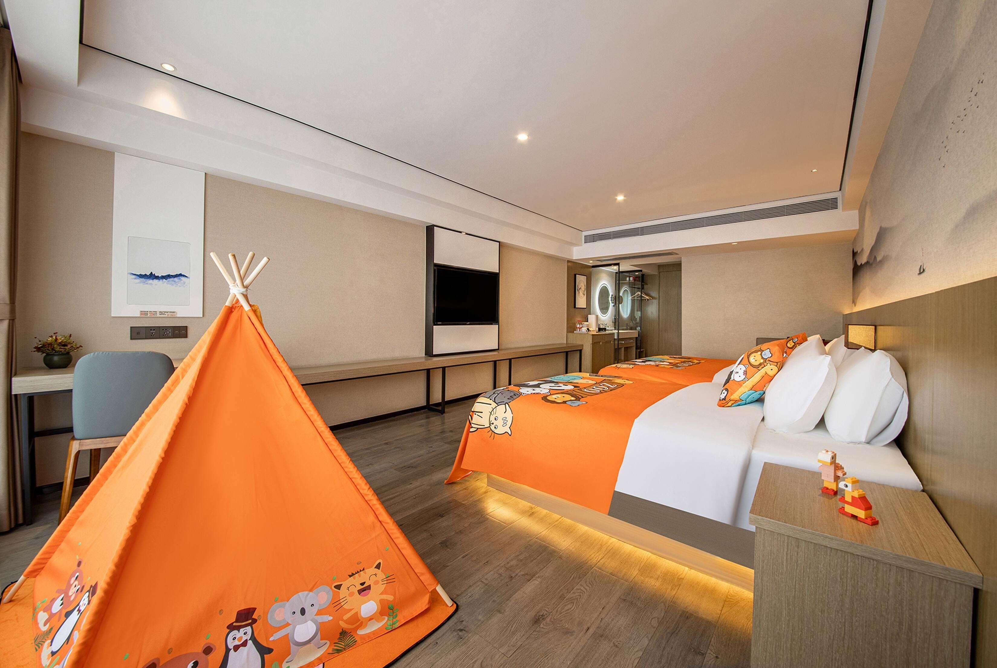 Family Room, Multiple Beds, Non Smoking (Deluxe) | Desk