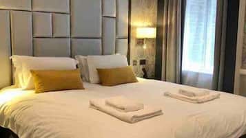 1 Schlafzimmer, Schreibtisch, BĂŒgeleisen/BĂŒgelbrett, kostenloses WLAN