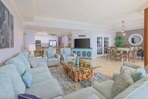 Condo, 3 habitaciones | Área de sala de estar | Reproductor de DVD 