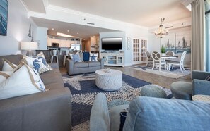 Condo, 3 Bedrooms | Living area