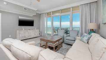 Condo, 3 Bedrooms | Living area
