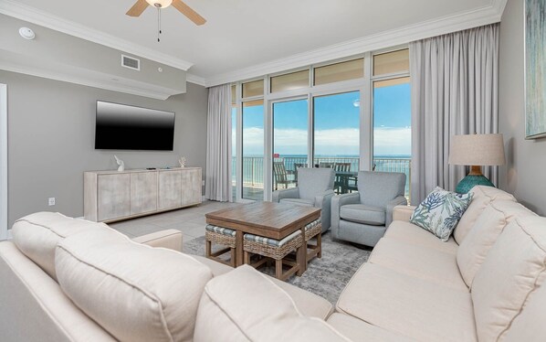 Condo, 3 Bedrooms | Living area