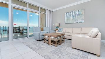 Condo, 3 Bedrooms | Living area
