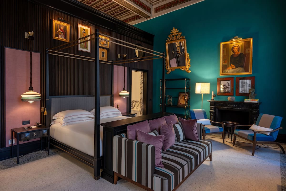 Executive Suite | Premium bedding, down comforters, minibar, in-room safe