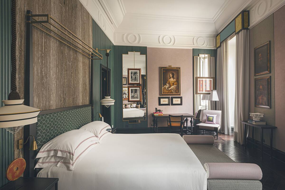 Premium bedding, down comforters, minibar, in-room safe