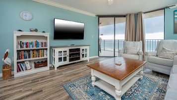 Condo, 2 Bedrooms | Living area