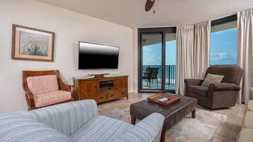 Condo, 2 Bedrooms | Living area