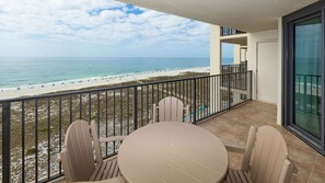 Condo, 2 habitaciones | Restaurante al aire libre