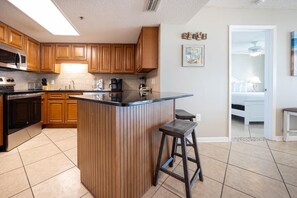 Condo, 2 Bedrooms | Private kitchen