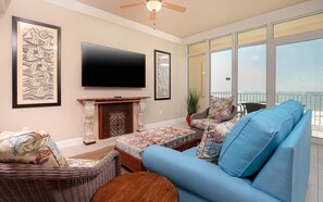 Condo, 2 Bedrooms | Living area