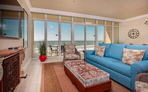 Condo, 2 Bedrooms | Living area