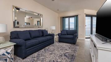 Condo, 1 Bedroom | Living area