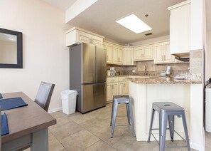 Private kitchen - Phoenix Vi 61207 1 Bedroom Condo (Orange Beach)