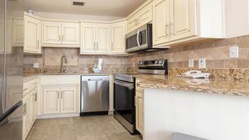 Condo, 1 Bedroom | Private kitchen | Fridge, oven, coffee/tea maker