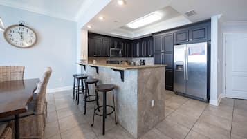 Condo, 3 Bedrooms | Private kitchen