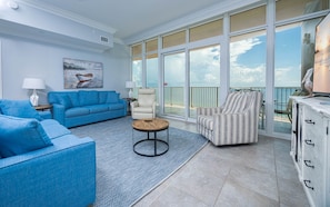 Condo, 3 Bedrooms | Living area