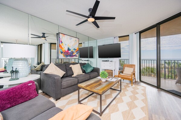 Condo, 3 Bedrooms | Living area