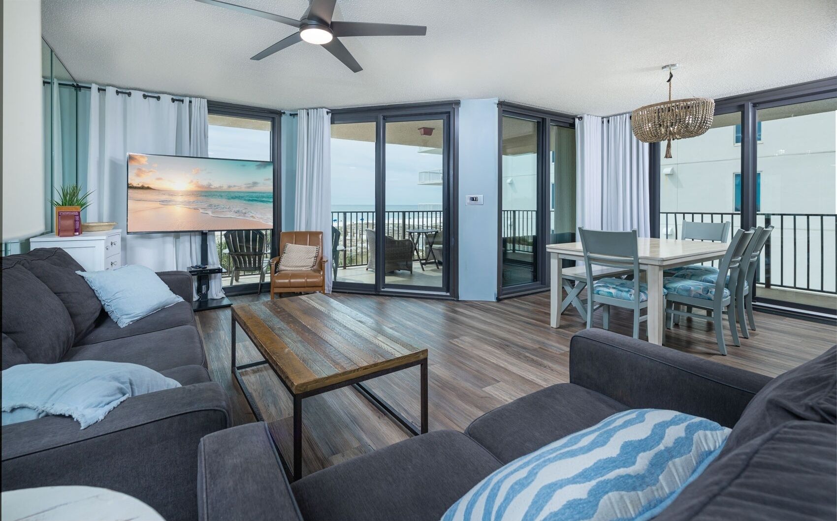 Condo, 3 habitaciones | Área de sala de estar