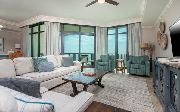 Condo, 3 chambres | Aire de séjour