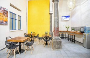 Free daily continental breakfast