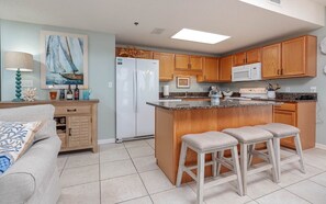Condo, 3 habitaciones | Cocina privada | Refrigerador, horno y cafetera y tetera 