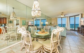 Condo, 3 chambres | Restauration