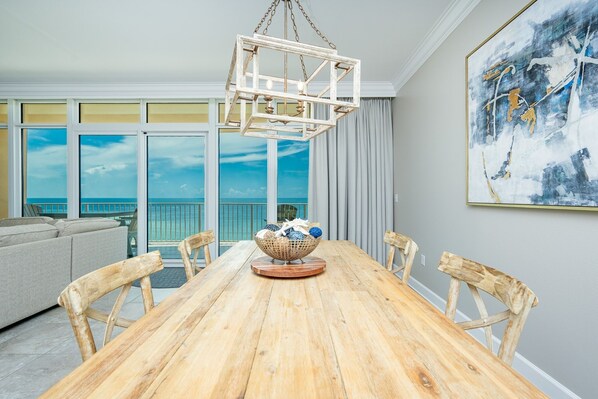 Condo, 2 Bedrooms | Dining
