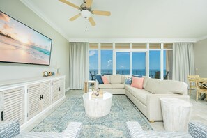 Condo, 2 Bedrooms | Living area
