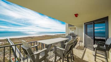 Condo, 3 Bedrooms | Outdoor dining