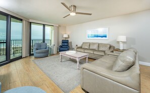 Condo, 3 Bedrooms | Living area