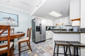 Private kitchen - Phoenix Vi 6207 1 Bedroom Condo (Orange Beach)