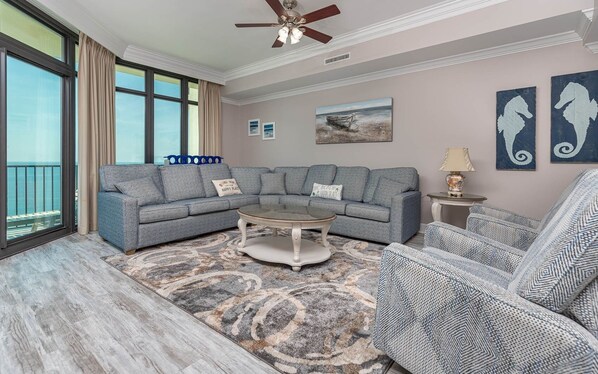 Condo, 3 Bedrooms | Living area