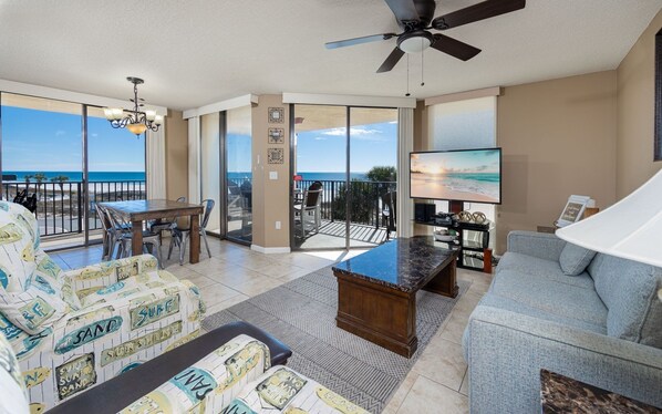 Condo, 3 Bedrooms | Living area