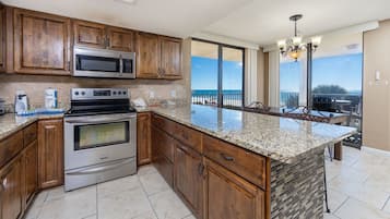 Kondominium, 3 kamar tidur | Dapur pribadi | Lemari es, oven, dan mesin pembuat kopi/teh