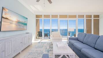 Condo, 2 Bedrooms | Living area