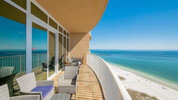 Condo, 2 Bedrooms | Property grounds