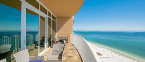 Condo, 2 Bedrooms | Property grounds