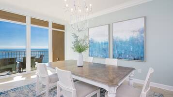 Condo, 2 Bedrooms | Dining