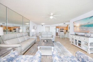 Condo, 3 habitaciones | Área de sala de estar | Reproductor de DVD 