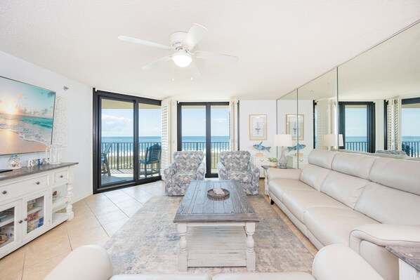 Condo, 3 Bedrooms | Living area