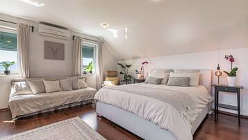 Family House, 1 Bedroom, Mountainside (Vineyard Cottage Deer's Hill) | 1 bedroom, free WiFi, bed sheets