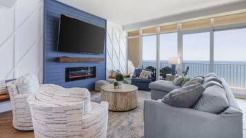 Condo, 2 Bedrooms | Living area