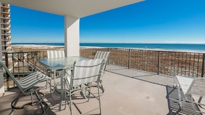 Condo, 2 Bedrooms | Property grounds