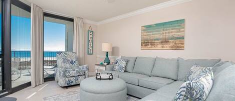 Condo, 2 habitaciones | Área de sala de estar | Reproductor de DVD