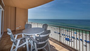 Outdoor dining - Phoenix Gulf Shores 702 3 Bedroom Condo (Gulf Shores)