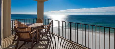 Appart'hôtel, 3 chambres | Restauration extérieure